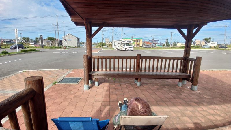 ���G�̓��̉w�ŐQ��