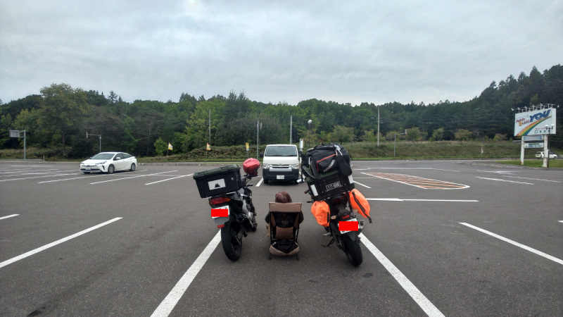 �����ē��̉w�ŐQ��